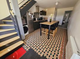 Gîte de 4 chambres - Ancenis A11 - Logis du Château Rouge，位于Mésanger的酒店