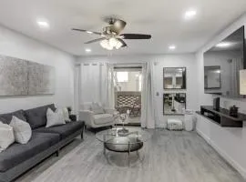 Executive 2 Bdrm Condo in the Heart of Biltmore