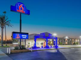 Studio 6 Suites Madera, CA Yosemite，位于马德拉的酒店