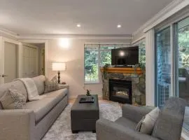 1BR Village Location With Pool and Hot tub by Harmony Whistler