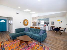 Luxury 4BR Oasis with Pool, Hot Tub & Game Room!，位于斯德伯克的酒店