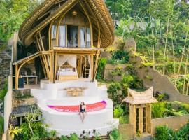 Danaswari Bali Bamboo House，位于Selat的酒店