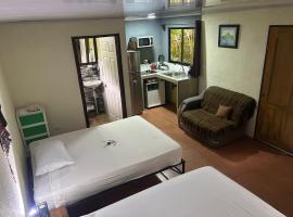 Granja Agua Azul, Wi-FI,AC-WC,Parking,la Fortuna，位于福尔图纳的公寓