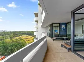 Luxe 2-Bed: Modern Interiors Balcony & BBQ Area