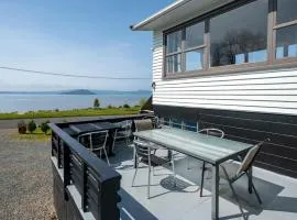 Authentic Kiwi Lodge by the Lake