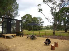 Grove at Peasant Farm by Tiny Away，位于Willunga的酒店
