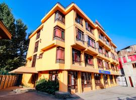 FabHotel Kashmir Hilltown，位于Moniawār的酒店