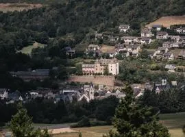 Schloss Gemünden mit Schwimmbad