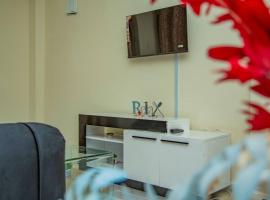 Dazzling executive one bedroom with free WIFI, Netflix and private balcony，位于纳纽基的酒店