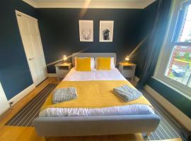 Fabulous cottage in the heart of the New Forest - Great for families and groups, sleeps 9，位于布罗肯赫斯特的自助式住宿