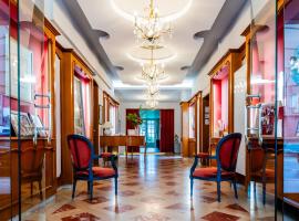 Hotel Joly，位于阿尔芒蒂耶尔的酒店