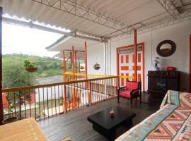 Hostal Arraigo casa colonial，位于圣罗莎德卡瓦尔的旅馆