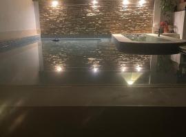 Hostal los profes，位于莫科阿的酒店