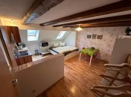 Ruhiges Wohlfühlzimmer auf dem Pferdehof Gut Greppin - mit Kochnische, WLAN & kostenlosem Parken