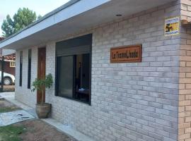 la casa cuenta con 3 dormitorios，位于海岸城的酒店