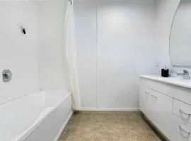 Awesome Designer 3BR Apt in the Heart of Manukau