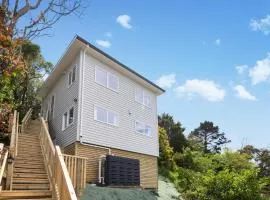 Stunning view, privacy, close to ferry & brand-new