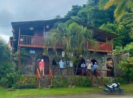 Posada Turística Rocas De Cabo Marzo，位于巴亚索拉诺的宾馆