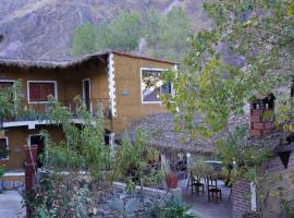 POSADITA LOS ALAMOS Alojamiento de montaña estamos en San Isidro a 8km pasando Iruya lea atentamente la descripción solo se hace caminando Turismo aventura，位于伊鲁亚的酒店