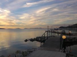 Virginia's Rooms，位于普拉塔里亚的酒店