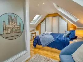 Cathedral Views Luxury Living Historic Lincoln - Pass the Keys