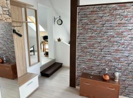 Sylvias Ferienwohnung Nr7 DG，位于格尔利茨的酒店