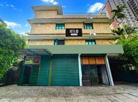 Super OYO Hotel O Vennala Near Palarivattom，位于埃尔讷古勒姆的酒店