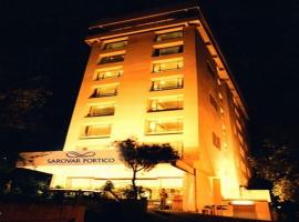 Sarovar Portico Rivera Ahmedabad，位于艾哈迈达巴德萨达尔·瓦拉巴伊·帕特尔国际机场 - AMD附近的酒店