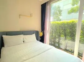 Stylish 1BR Condo by BTS Ekkamai - Infinity Pool & Gym