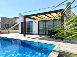 Deja Blue Bungalow 2 with private pool