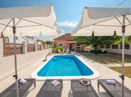 Stunning Home In Kosute