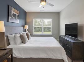 Landing at redbud ranch - 2 Bedrooms in Broken Arrow，位于布罗肯阿罗的酒店