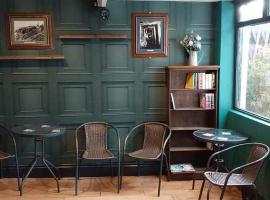 St aubyn arms Hotel，位于Praze an Beeble的酒店