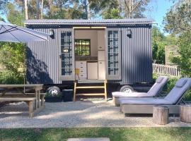 Luxury Shepherds Hut Farm Retreat，位于普利登堡湾的酒店