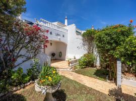 CoolHouses Algarve Luz,3 bed townhouse, lovely sea view, walking distance to beach, Casa 24 LBC，位于卢斯的酒店