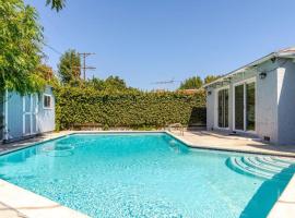 Newly Furnished Pool House，位于洛杉矶的酒店