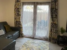 Beautiful 2-bedroom in Grays close to Lakeside