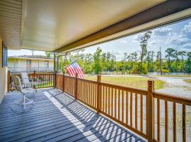 Louisiana Abode - Balcony, Pool Table and Lake Views，位于查尔斯湖的酒店