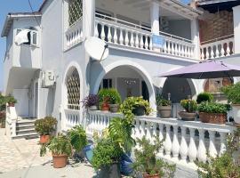 Luxury Family Home in the center of Kassiopi，位于卡西奥皮的酒店