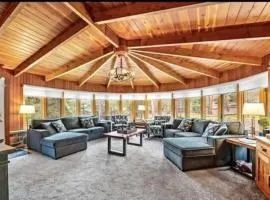 Stunning Spacious Poconos Getaway - Ski, Lake, Fun