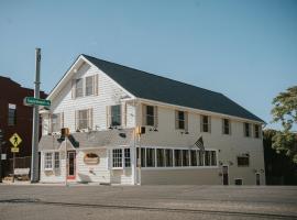 Hampton Bays Hotel On Main，位于汉普顿贝斯的酒店