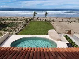 Cactus Beachfront villa in Zihuatanejo- pets welcome!