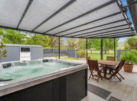 Greenways Escape - Cromwell Holiday Home，位于克伦威尔的酒店