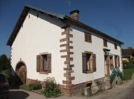 Maison typique au calme avec cheminée et garage - FR-1-583-307，位于Fougerolles的酒店