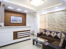 Hotel Sandhvi，位于Lāhri的酒店