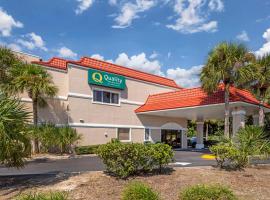 Quality Inn & Suites St Augustine Beach Area，位于圣奥古斯丁海滩的酒店