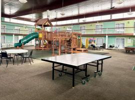 Quality Inn & Suites Coldwater near I-69，位于科尔德沃特的酒店