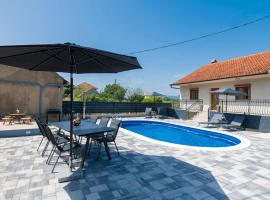 Gorgeous Home In Runovici With Kitchen，位于Runović的酒店