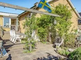 Beautiful Home In Höganäs With Wifi