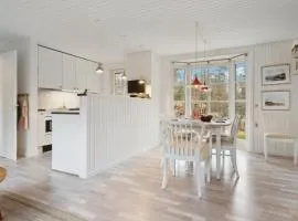 Stunning Home In Allingåbro With Wifi